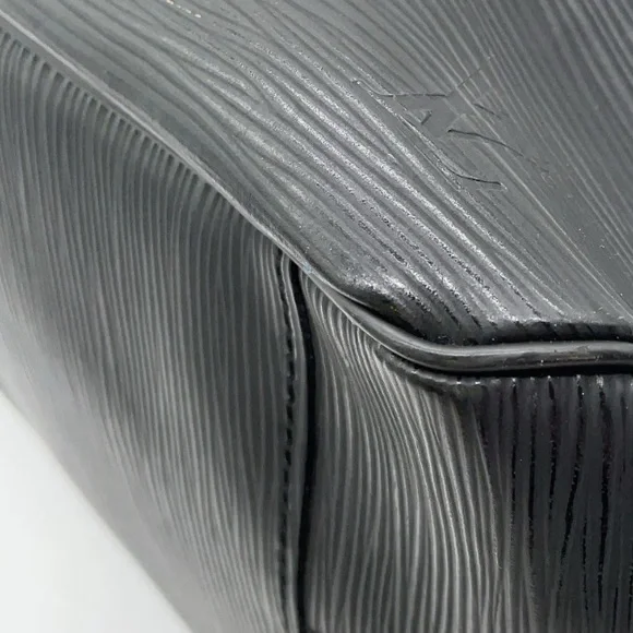 Louis Vuitton Black NOIR EPI BEAUTIFUL LEATHER Satchel Bag PASSY PM - Picture 12 of 16